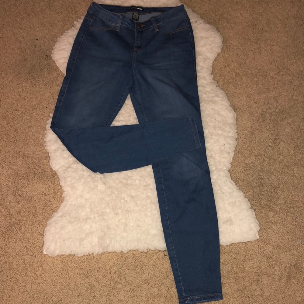 FASHON NOVA MIDRIDE DARK BLUE SKINNY JEANS